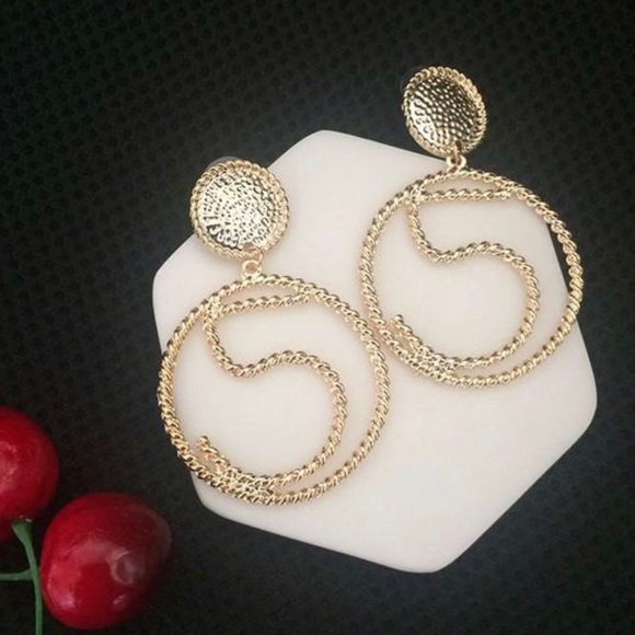 #5 Dangle Earrings - Picture 5 of 8